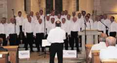 Voidum chante dans l'église de Chavanes
